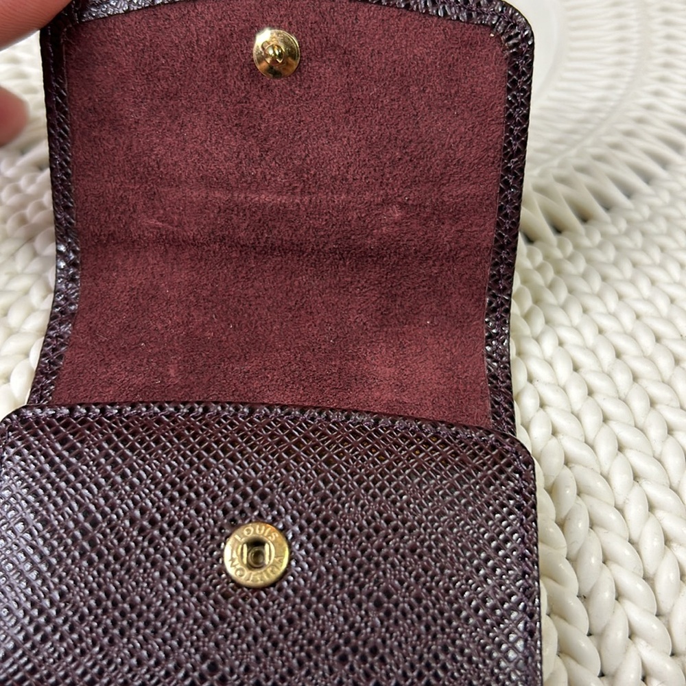 Louis Vuitton Taiga Leather Cufflinks Case - Picture 4 of 9